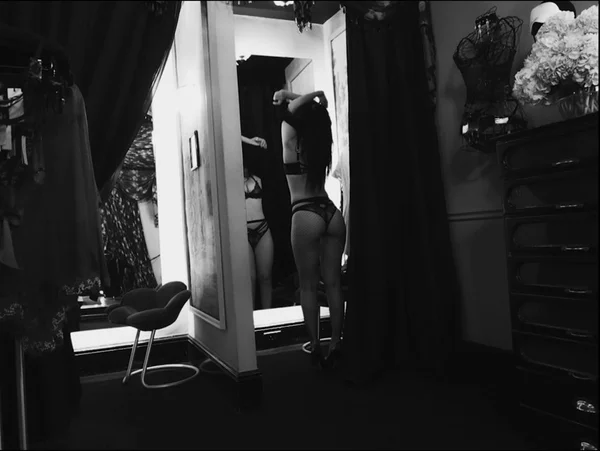 Charli XCX evoca universo da moda em curta-metragem sobre novo álbum - destaque galeria