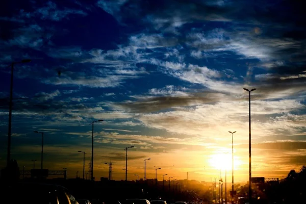Primavera começa com calor e baixa umidade no DF; veja a previsão do tempo