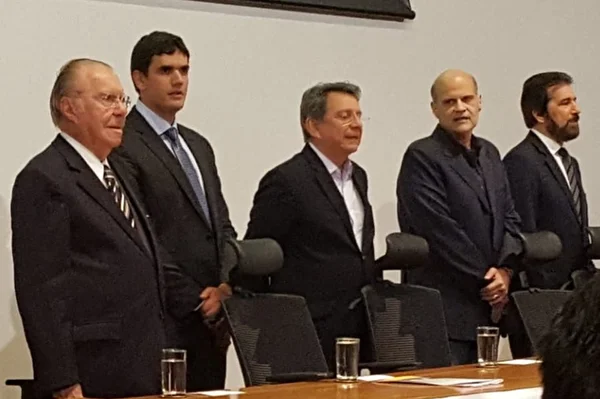 Ao lado de Sarney e Jucá, Rafael Prudente prega renovação no MDB-DF