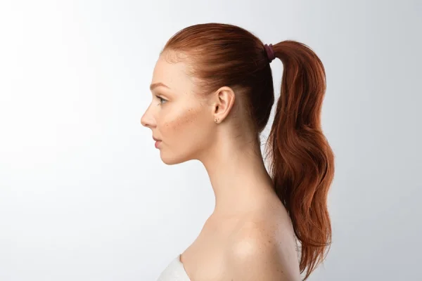 Mulher ruiva usando rabo de cavalo - Metrópoles
