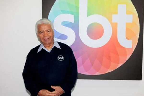 Roque, ex-SBT, completa 89 anos e recebe homenagem do filho: "Força" - Metrópoles