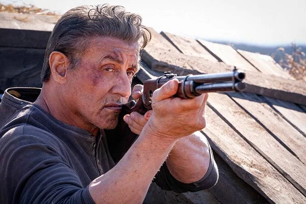 Stallone quebra tudo no primeiro trailer de Rambo 5: Last Blood