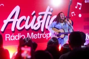 Vitor Kley se apresenta no projeto Acústico Rádio Metrópoles na noite desta terça-feira (30/9)