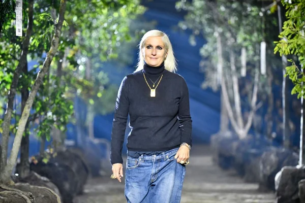 Maria Grazia Chiuri em desfile