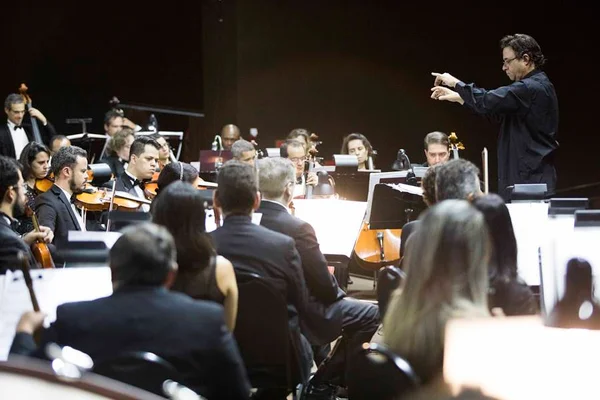 Orquestra do Teatro Nacional se apresenta no Hospital de Base