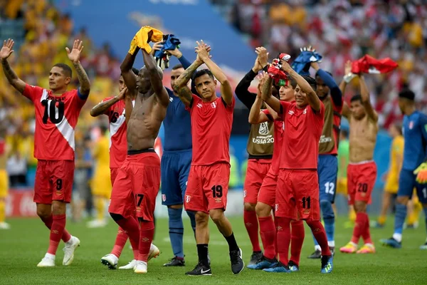 Eliminado, Peru derrota a Austrália e seleções dão adeus à Copa: 2 x 0