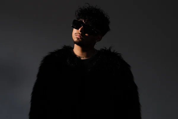 Foto colorida do rapper gospel Whatuprg - Metrópoles