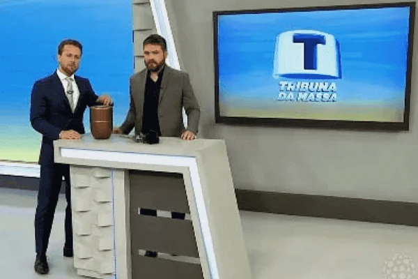 Filiada do SBT faz merchan de mau gosto citando o massacre de Blumenau