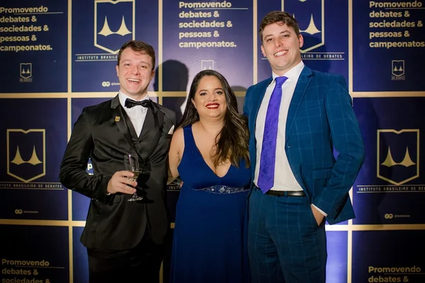 Instituto Brasileiro de Debates faz jantar de gala no Iate Clube