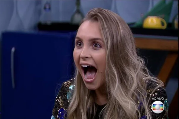 Carla Diaz no quarto secreto