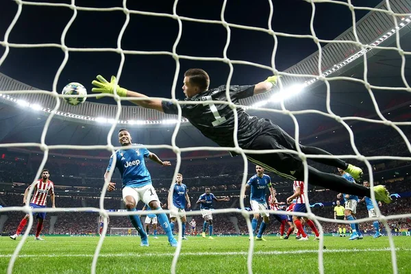 Atlético de Madrid marca no fim e arranca empate com Juventus em casa