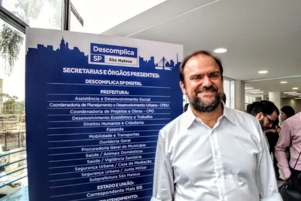Daniel Annenberg (PSDB) em uma unidade de serviços para o cidadão em São Mateus, na capital de São Paulo