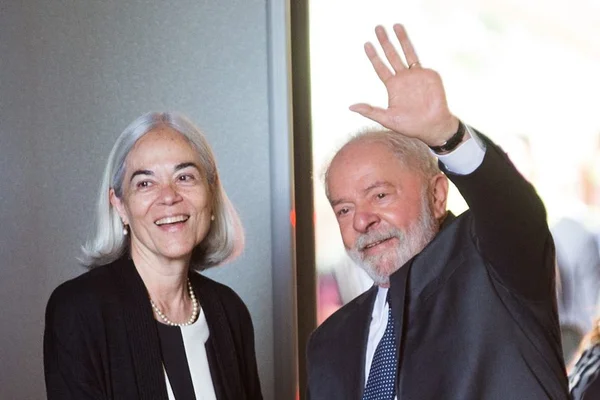 imagem colorida de Lula e presidente do STJ, Maria Thereza, no STJ - Metrópoles