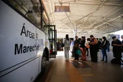 Com a frota retida nos terminais, os usuários precisaram improvisar rotas, recorrer ao metrô superlotado ou arcar com custos altos de transporte por aplicativo para não perderem o dia de serviço Com a frota retida nos terminais, os usuários precisaram improvisar rotas, recorrer ao metrô superlotado ou arcar com custos altos de transporte por aplicativo para não perderem o dia de serviço