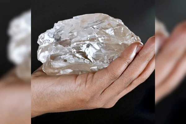 foto colorida de segundo maior diamante do mundo - Metrópoles