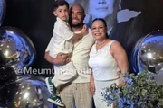 Dona Ruth posou com o marido e o neto, Léo