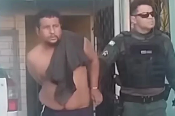 Homem foi preso após jogar a mãe pela janela de apartamento
