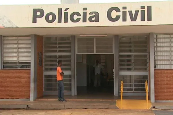 O alvo da bala que atingiu a criança seria uma mulher que também estava na rua. O suspeito atirou 3 vezes e fugiu em um Honda Civic - Metrópoles