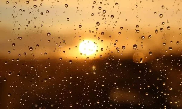 imagem colorida sol e chuva