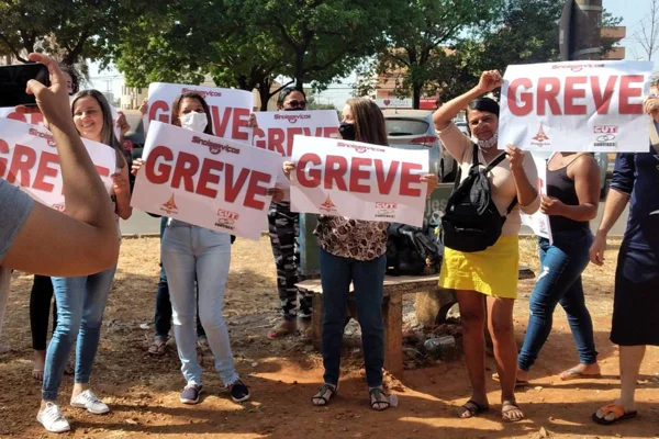 Manifestantes em greve