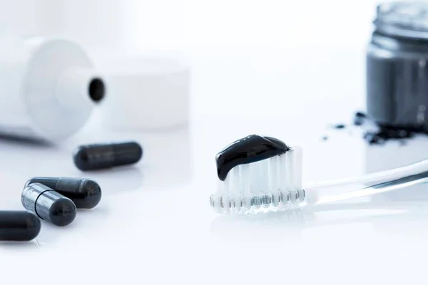 Carvão mata bactérias de DSTs após sexo oral? Entenda a polêmica