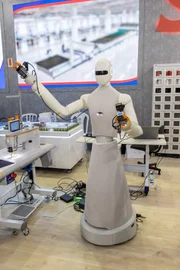 Robô costureiro é uma criação chinesa