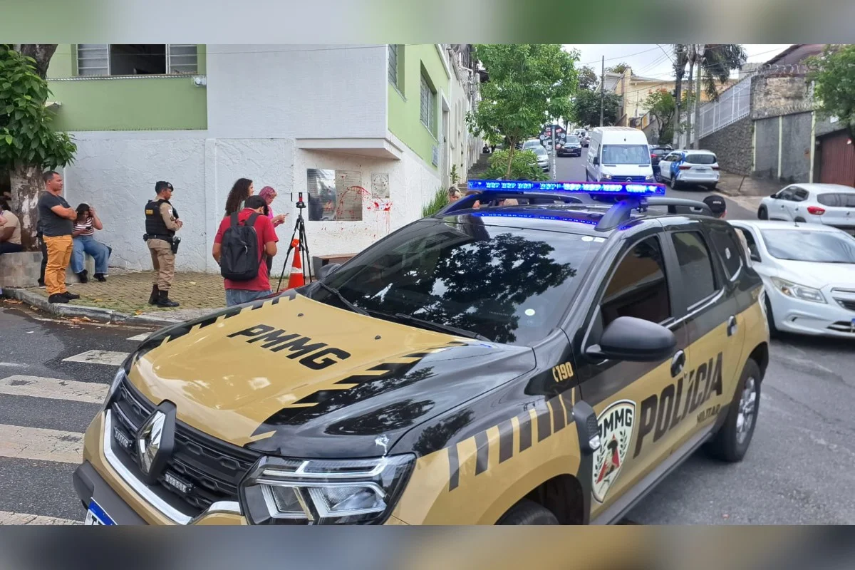 Esquina do 'Clube da Esquina' é vandalizada em BH Esquina do 'Clube da Esquina' é vandalizada em BH