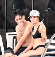 Ao lado do namorado, G-Eazy Ao lado do namorado, G-Eazy
