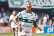 O jogador foi revelado pelo Coritiba, em 2019