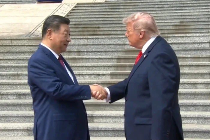 imagem colorida da chegada de trump à china para reunião com xi jinping