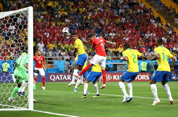 CBF vai reclamar à Fifa de arbitragem da estreia do Brasil na Copa