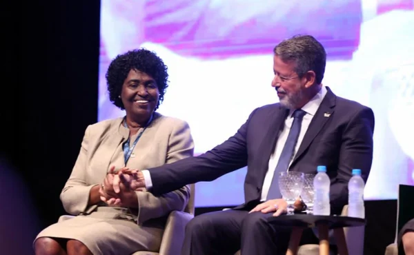 Arthur Lira (PP-AL) e Benedita da Silva (PT-RJ) no P20, em Maceió (AL)