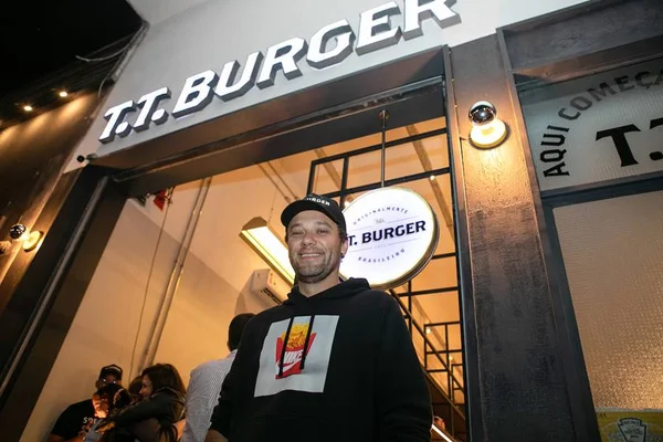 Evento marca a inauguração da 1ª unidade do T.T. Burger em Brasília