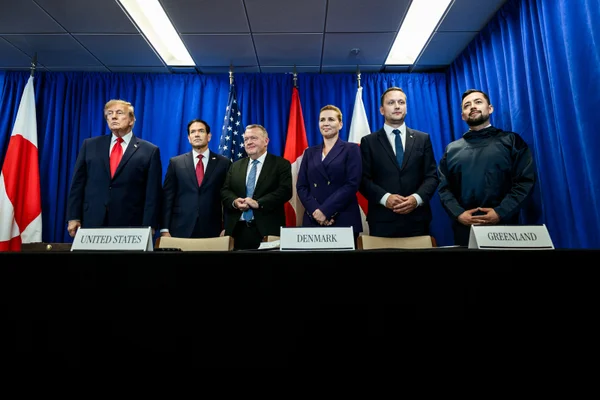 Imagem colorida mostra Trump e os líderes da Groenlândia e Dinamarca - Metrópoles