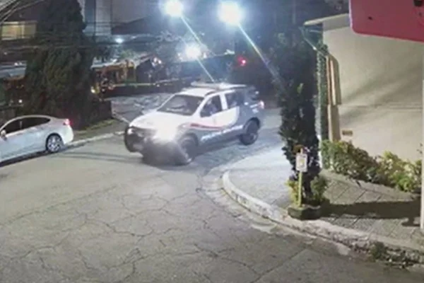 Novas imagens mostram aproximação da PM a motorista de Haddad
