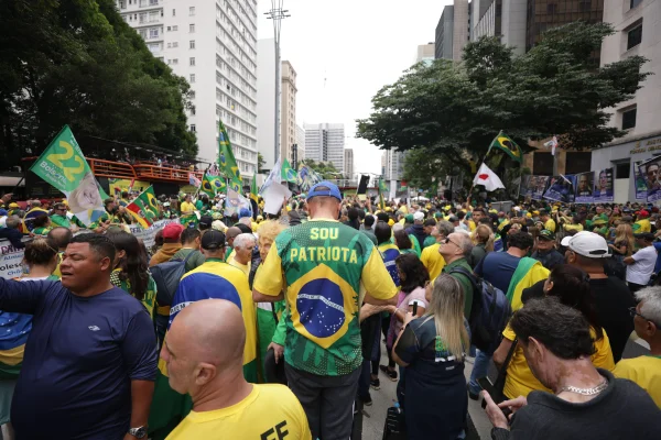 Apoiadores e políticos de Jair Bolsonaro participaram do ato na Avenida Paulista, em São Paulo, pedindo a anistia dos presos pelos ataques ao Três Poderes no dia 8 de janeiro