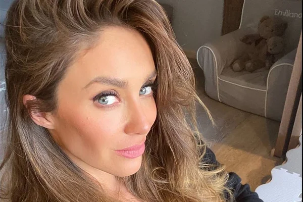 Anahí se machuca em ensaio de turnê com o Rebelde: “Não ouço nada”