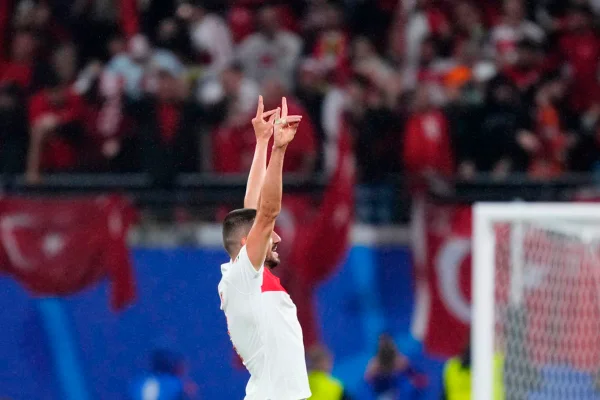 Imagem colorida de Merih Demiral - Metrópoles