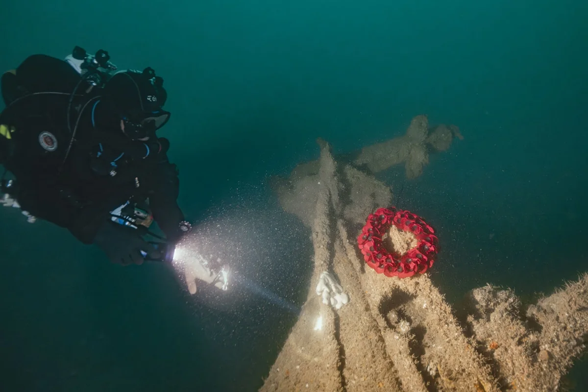 Menos da metade dos 57 tripulantes do HMS Tiger sobreviveu ao naufrágio ocorrido durante manobras noturnas Menos da metade dos 57 tripulantes do HMS Tiger sobreviveu ao naufrágio ocorrido durante manobras noturnas