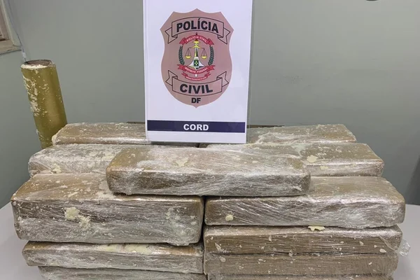 DF: homem é preso com 20 kg de maconha dentro de ônibus