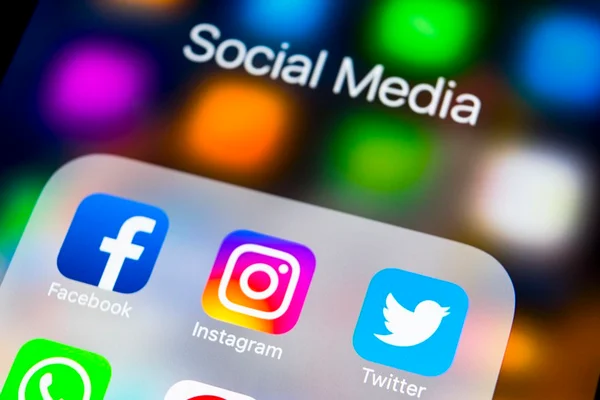 Foto colorida de aplicativos em aparelho celular - Metrópoles