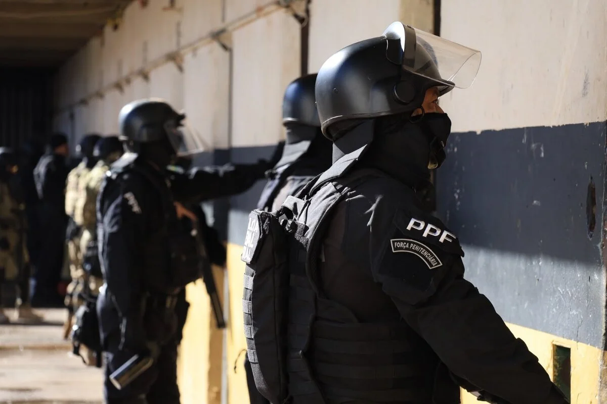 Após celulares serem inutilizados, policiais penais fazem varredura em presídio Após celulares serem inutilizados, policiais penais fazem varredura em presídio