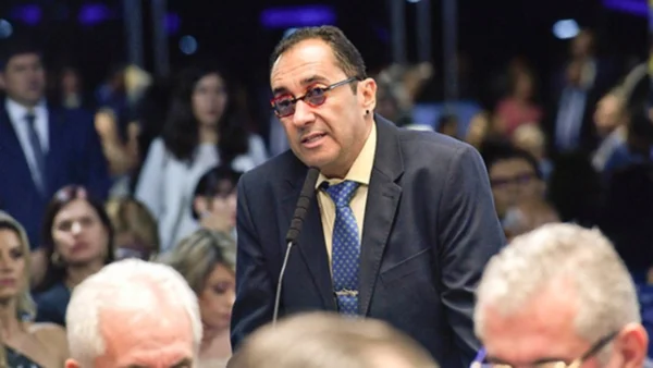 Kajuru não responde STF em queixa-crime movida por Luciana Gimenez