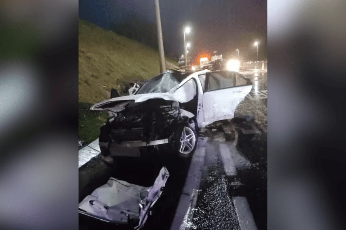 Um homem morreu após bater o carro que dirigia contra um poste na rodovia Assis Chateaubriand, em Indiana, no interior de SP Um homem morreu após bater o carro que dirigia contra um poste na rodovia Assis Chateaubriand, em Indiana, no interior de SP