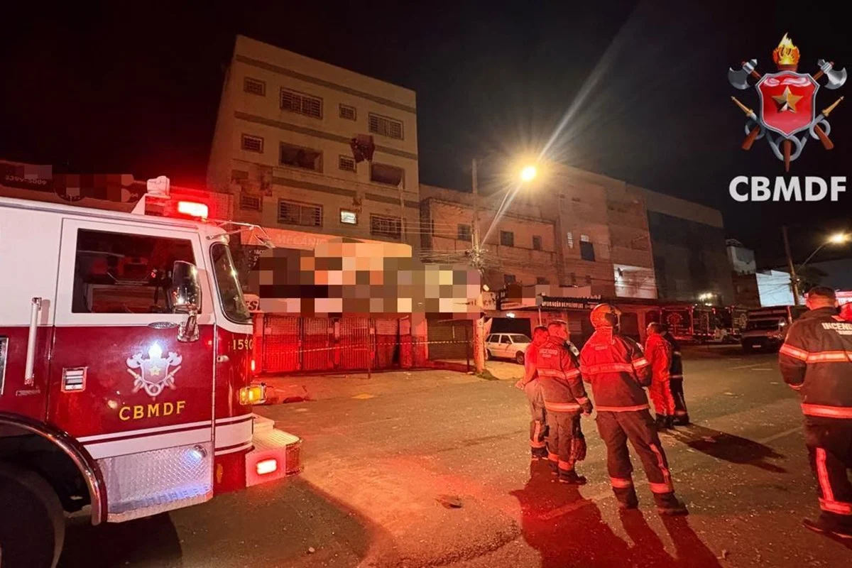 Segundo os bombeiros, três vítimas foram socorridas ao hospital e 11 foram atendidas sem ferimentos Segundo os bombeiros, três vítimas foram socorridas ao hospital e 11 foram atendidas sem ferimentos