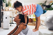 A idealização da mãe "perfeita", sempre disponível, paciente e amorosa, cria um padrão inalcançável