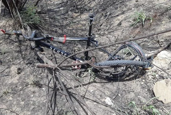 Ciclista morre após ser atropelado por carro em acostamento na Paraíba