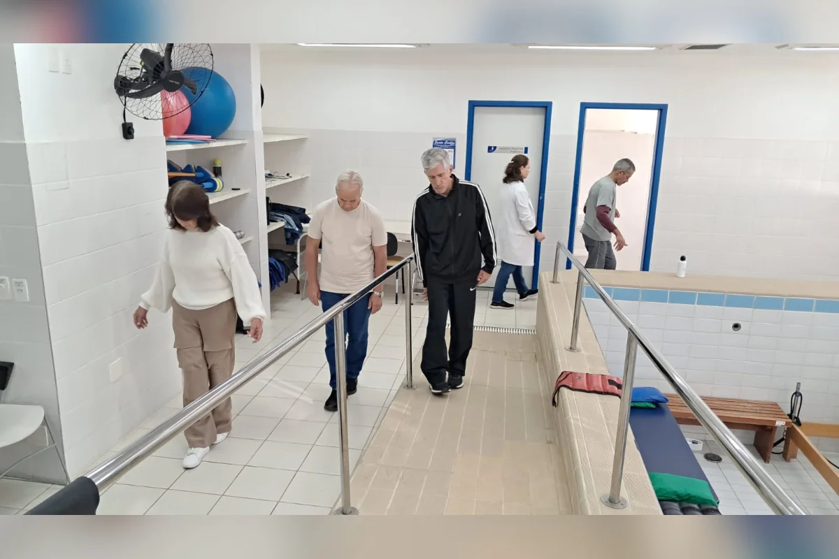 Todos fazem fisioterapia duas vezes por semana, mas parte deles também participa de treinos de tênis de mesa Todos fazem fisioterapia duas vezes por semana, mas parte deles também participa de treinos de tênis de mesa