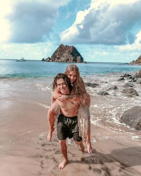 <b>Whindersson Nunes e Luisa Sonza:</b> O casal vai passar a virada fora de terras brasileiras. Eles vão turistar na Tailândia <b>Whindersson Nunes e Luisa Sonza:</b> O casal vai passar a virada fora de terras brasileiras. Eles vão turistar na Tailândia