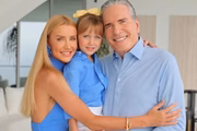 Ana Paula Siebert, Roberto Justus e a filha posam juntos para as redes sociais